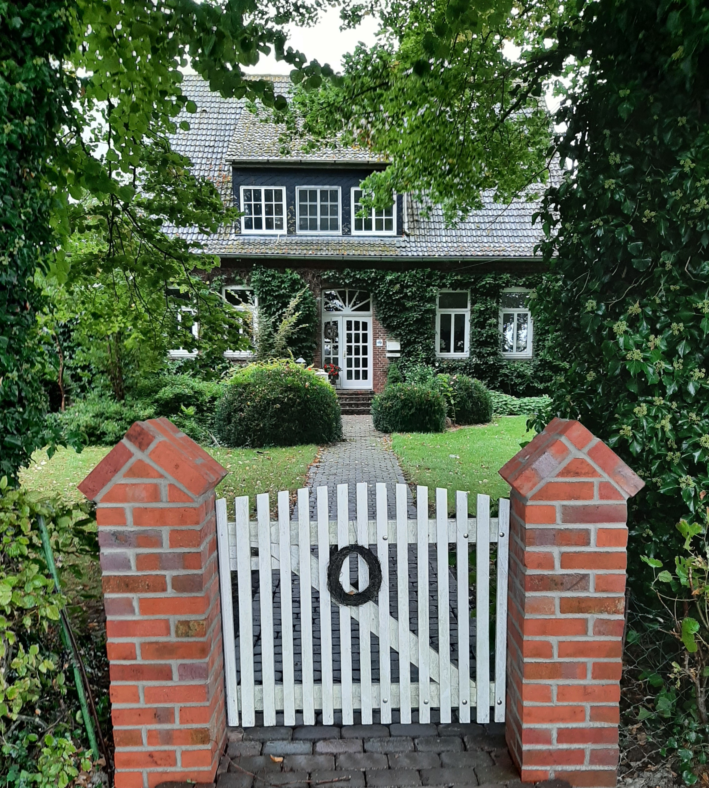 Das alte Haus mit Gartenpforte