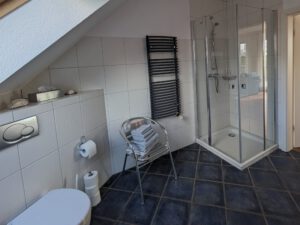 Dusche und Toilette
