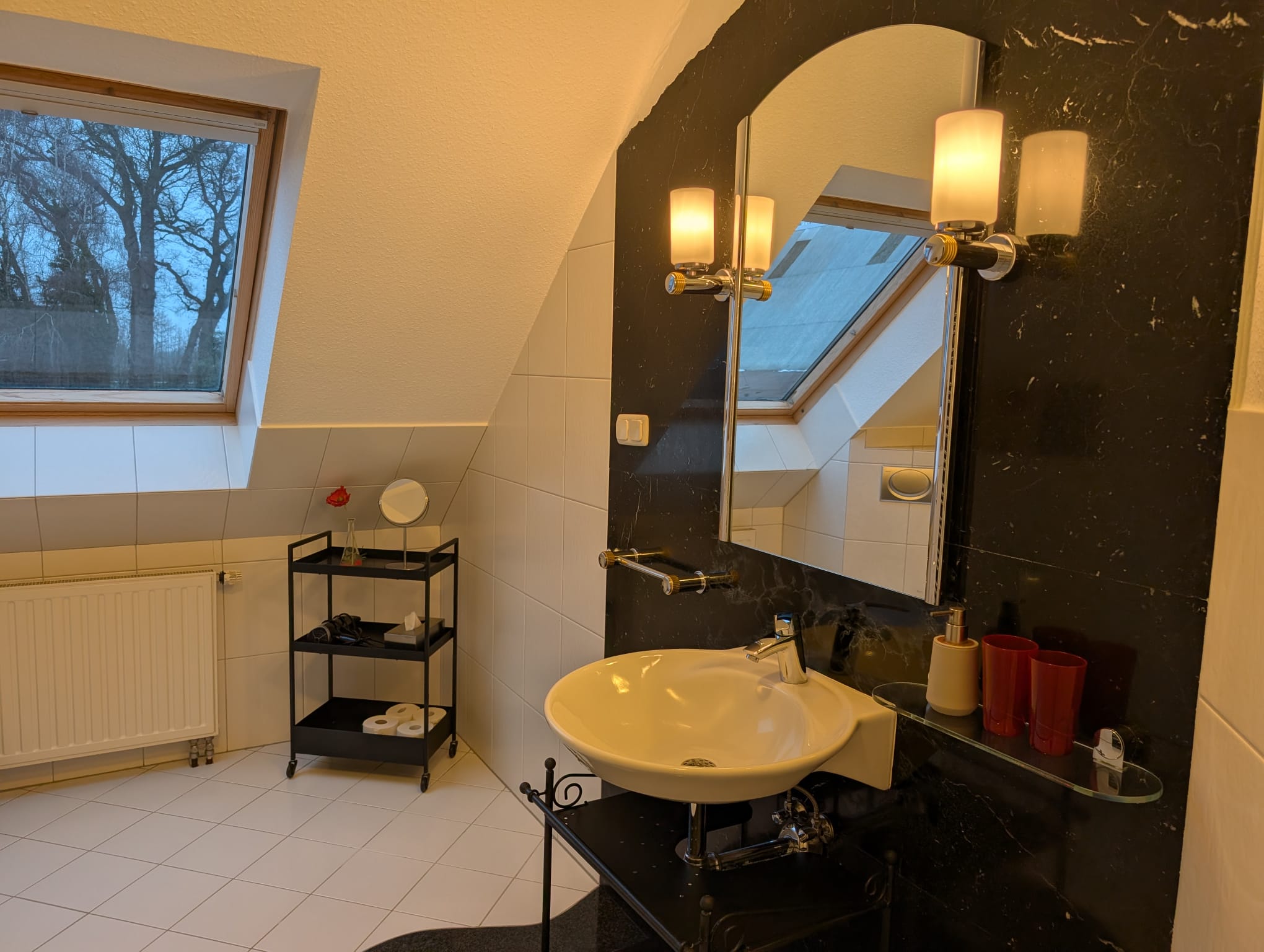 Ahornwohnung Waschtisch